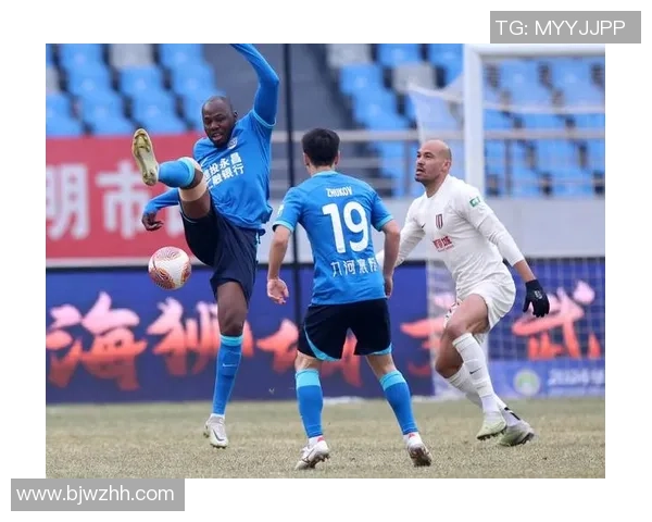 赛后分析:成都足球队与北京足球队球员个人能力对比与表现评估 赛后分析:成都足球队与北京足球队球员个人能力对比与表现评估